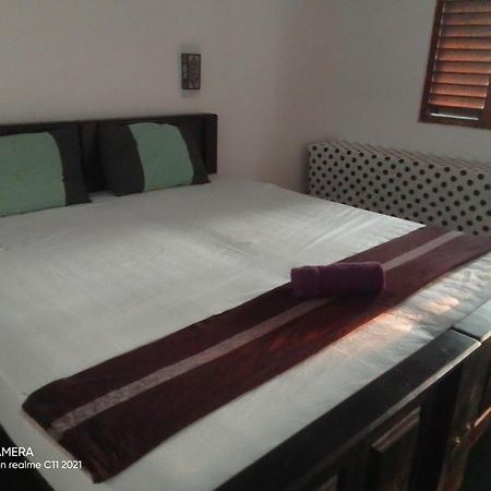 Peacock Garden Bed and Breakfast Tangalle Buitenkant foto